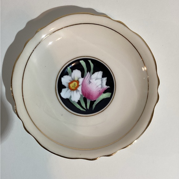 Paragon fine Bone China footedTeacup & Saucer, Double Warrant,appt HMQueen Mary - Picture 6 of 10